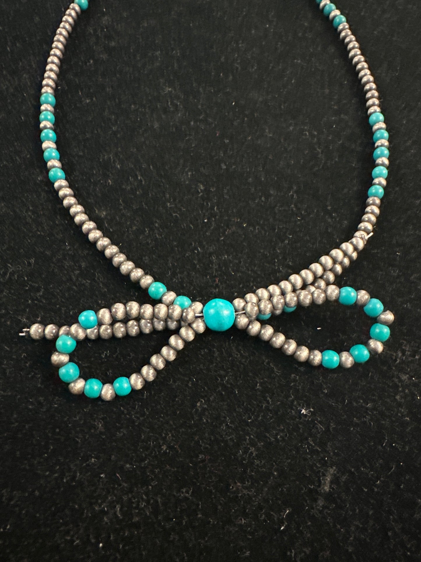 Bow necklace