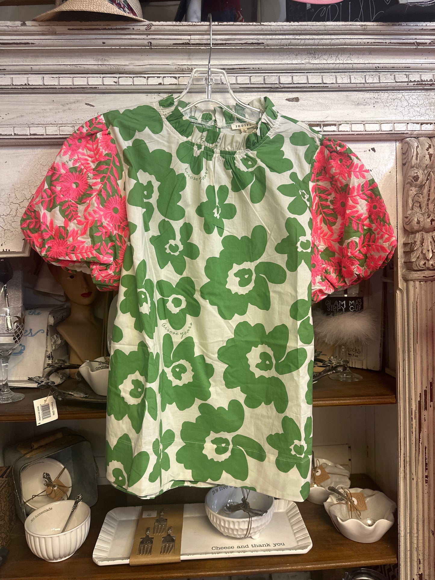 Floral w Embroidery sleeve