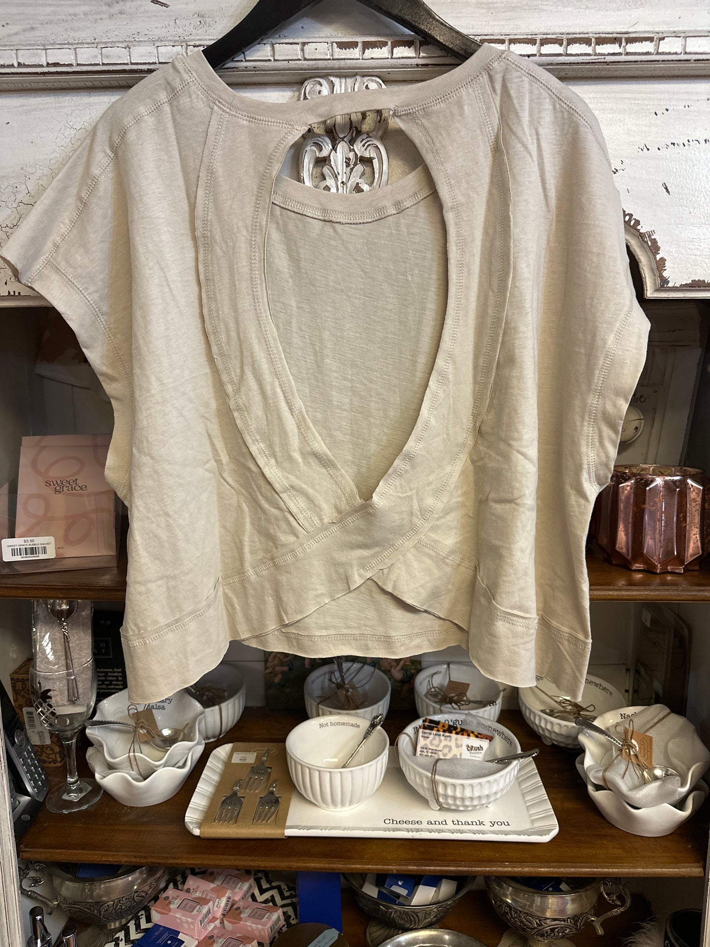 Peek a boo tee