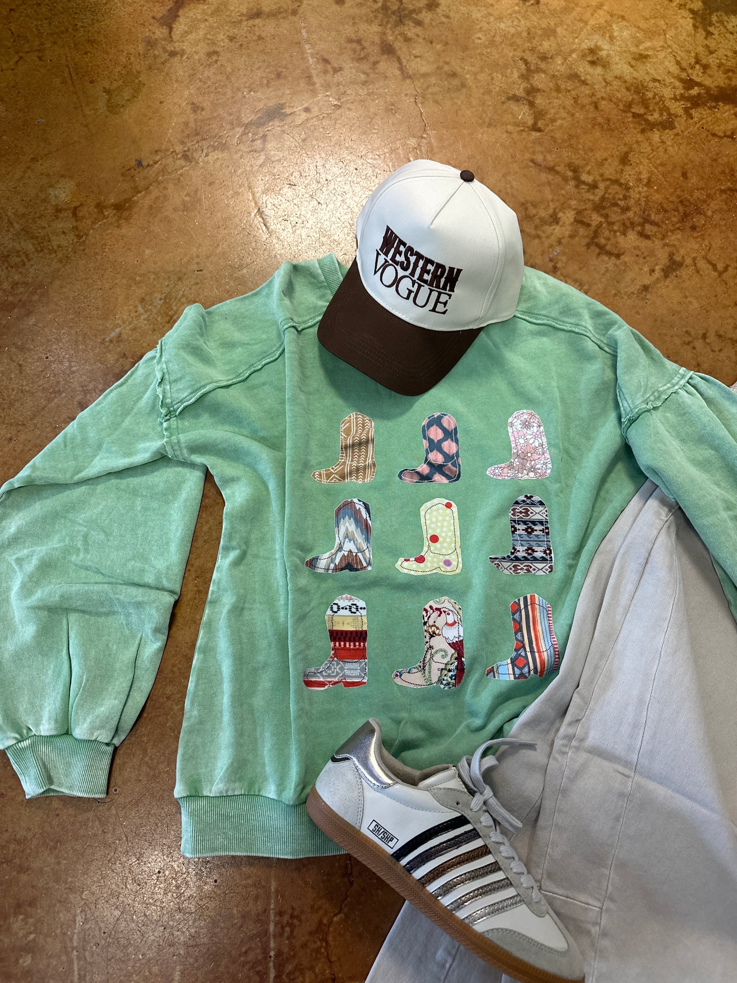 Boots sweat top
