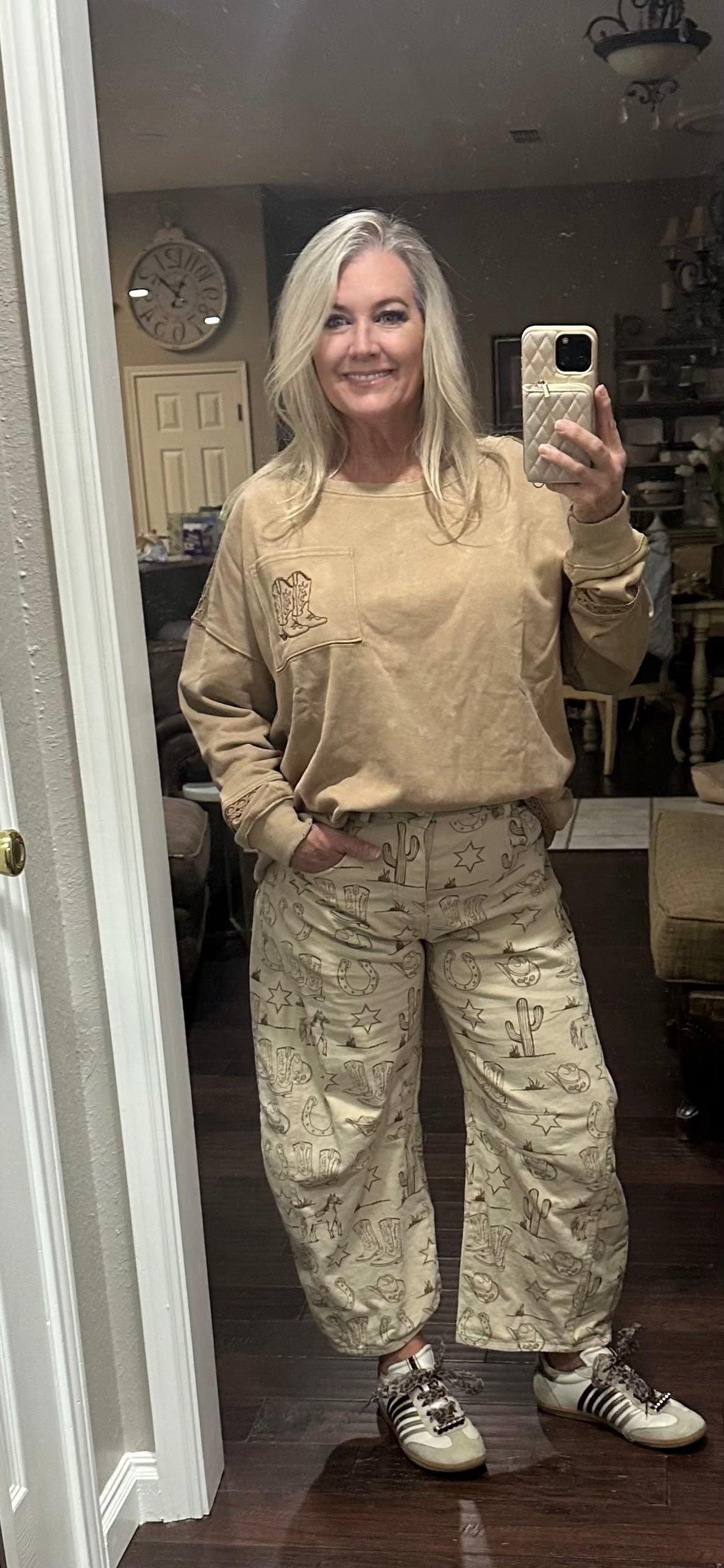 Boot pocket sweatshirt