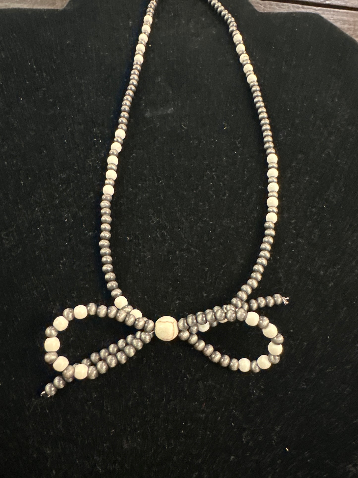 Bow necklace