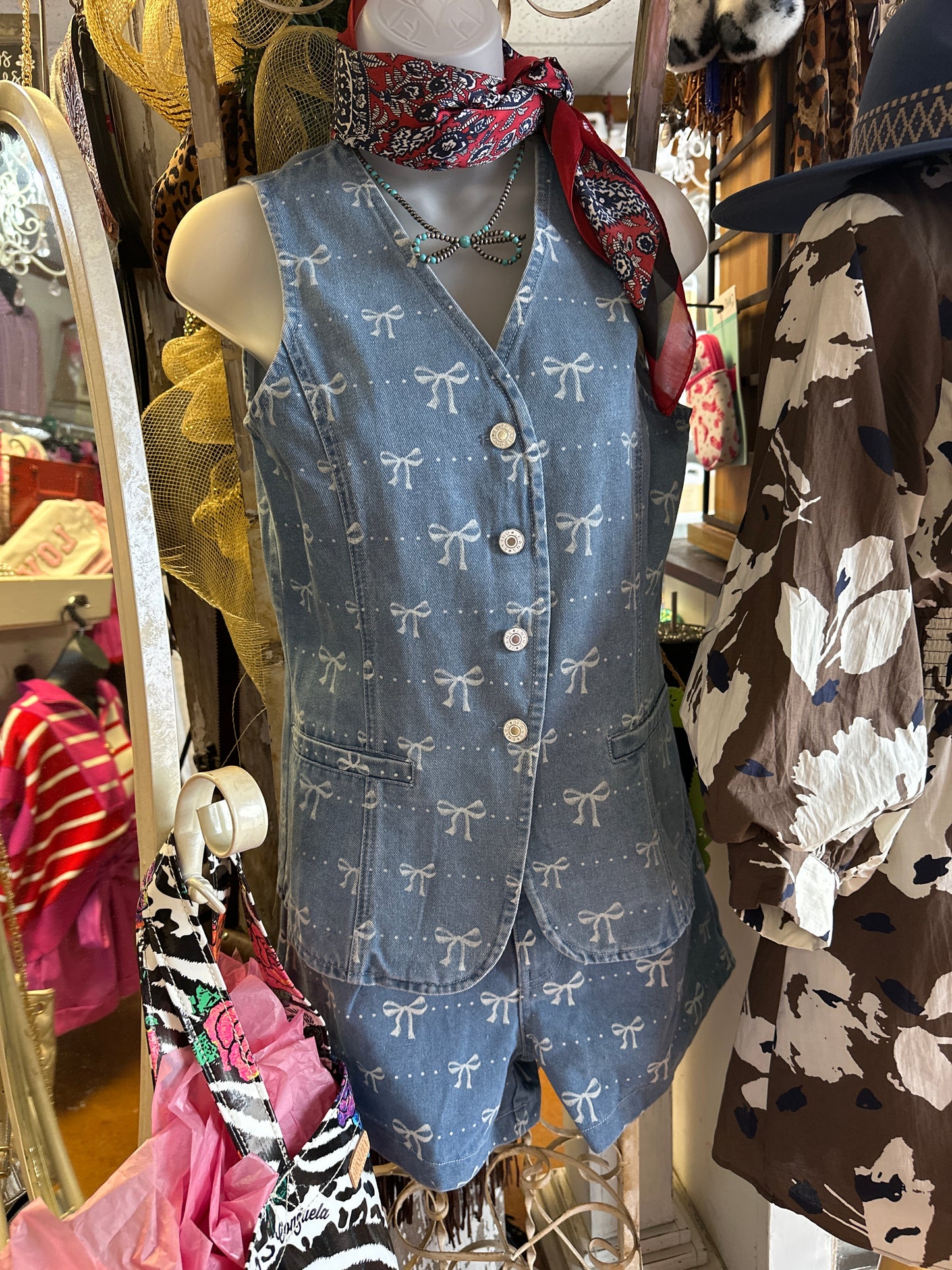 Bow Vest