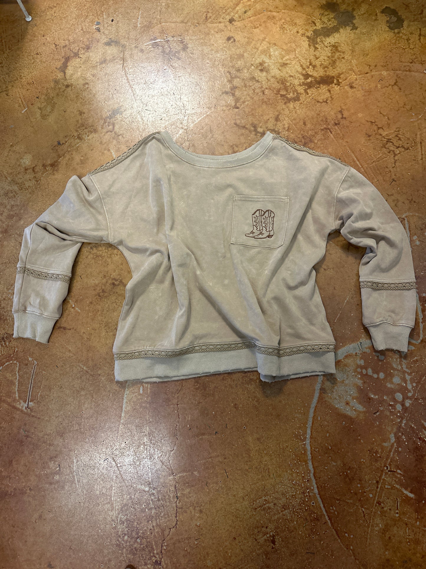 Boot pocket sweatshirt