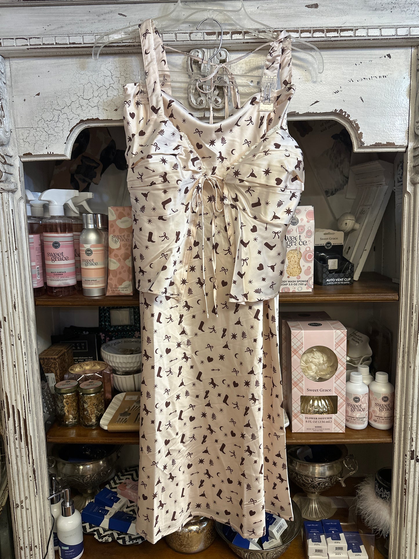 Sweetheart satin set