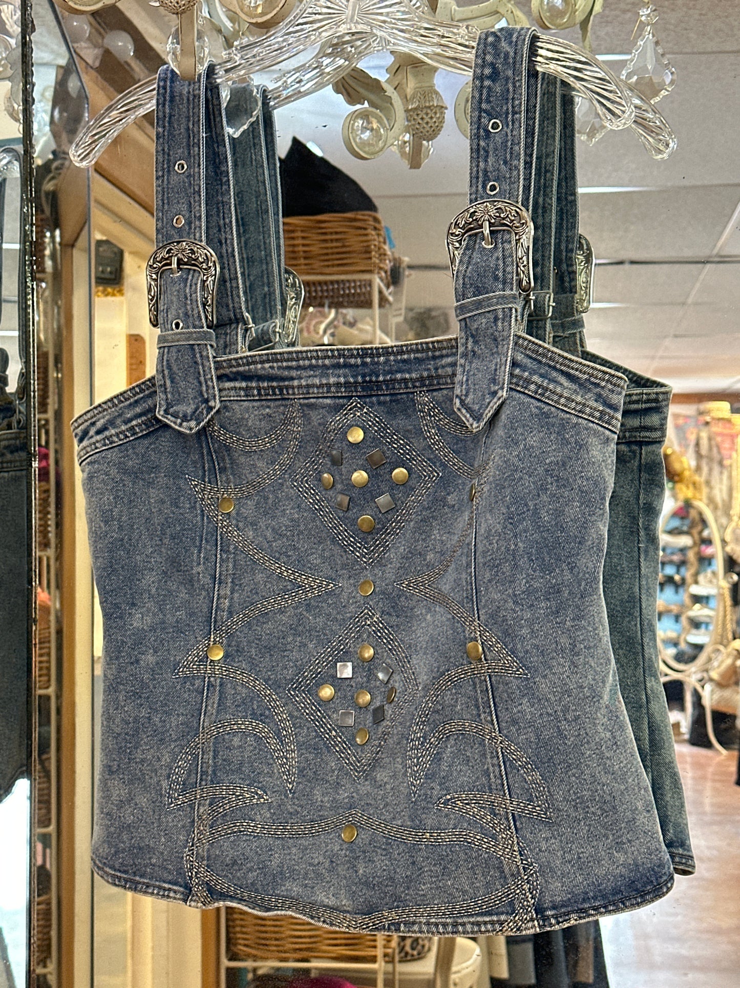 Buckle Tank