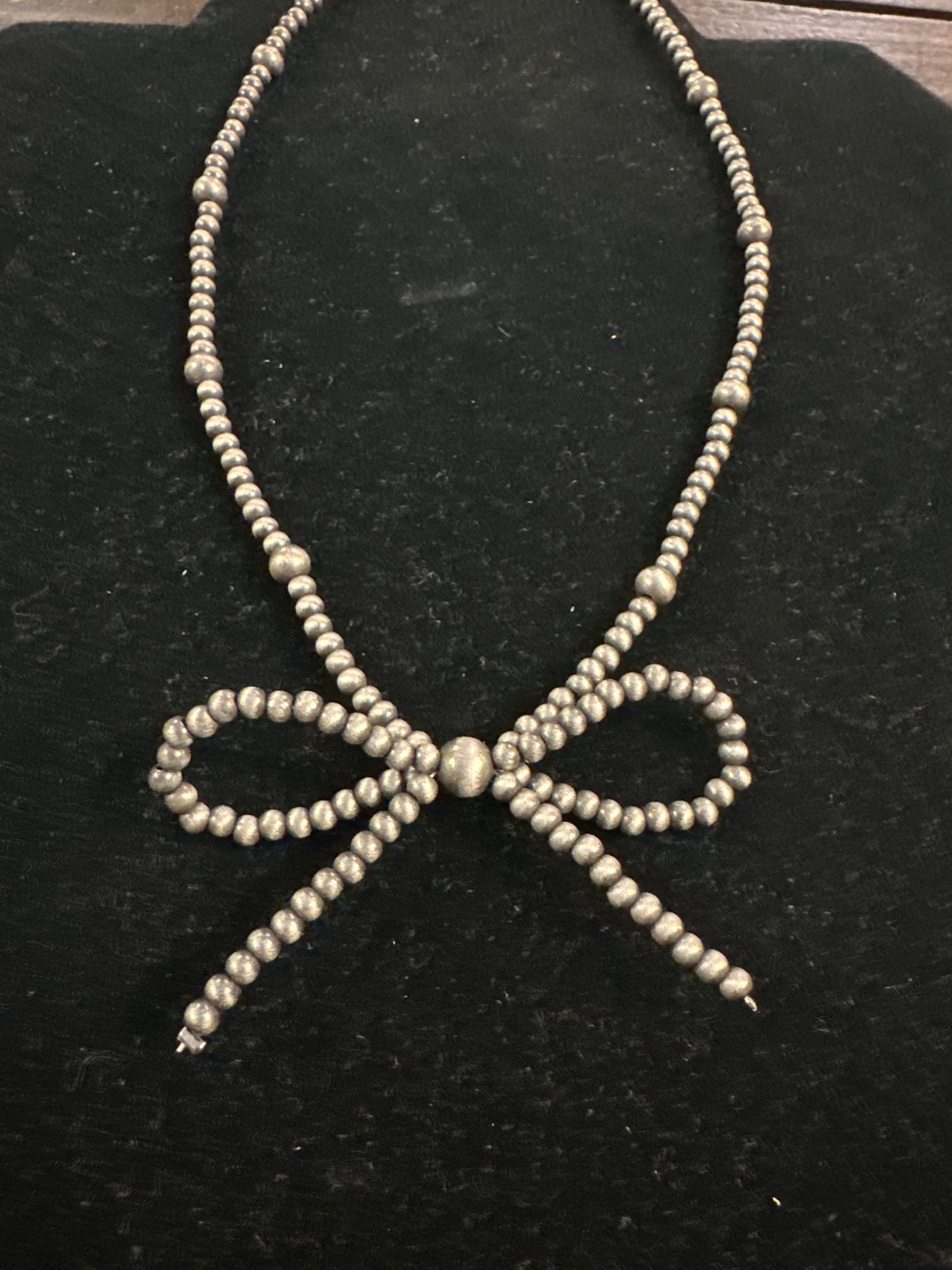 Bow necklace