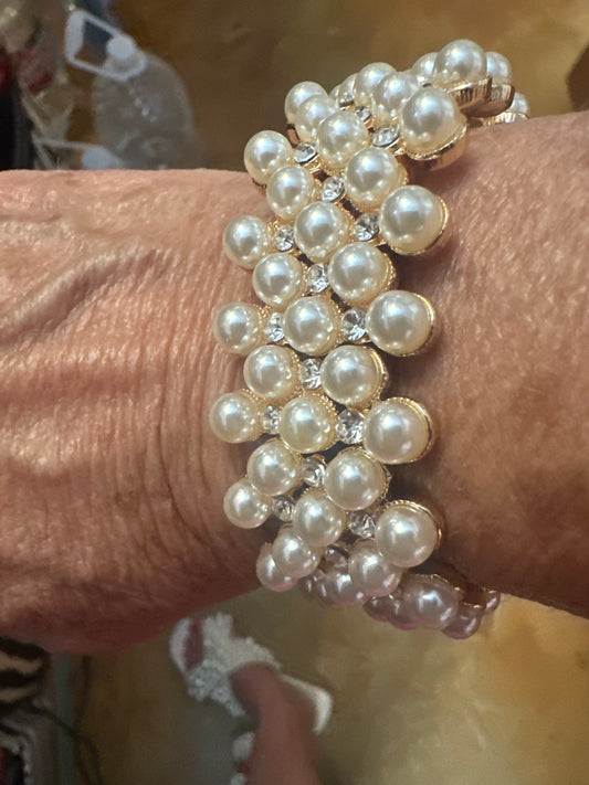 Pearl 5 layer stretch bracelet