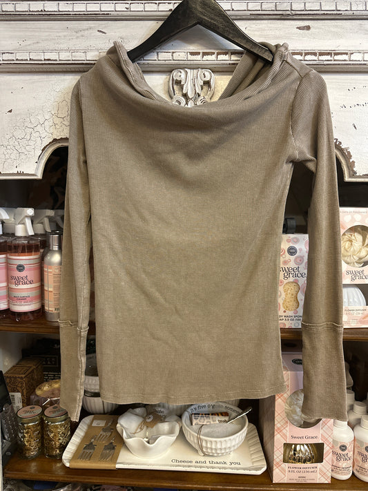 Mineral off shoulder