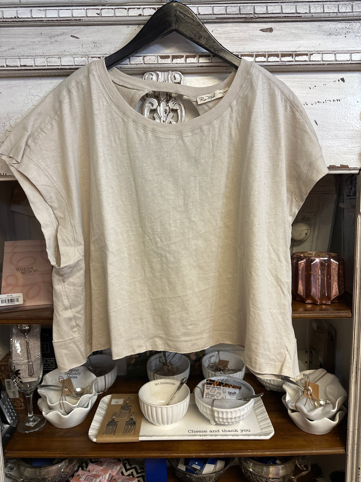 Peek a boo tee