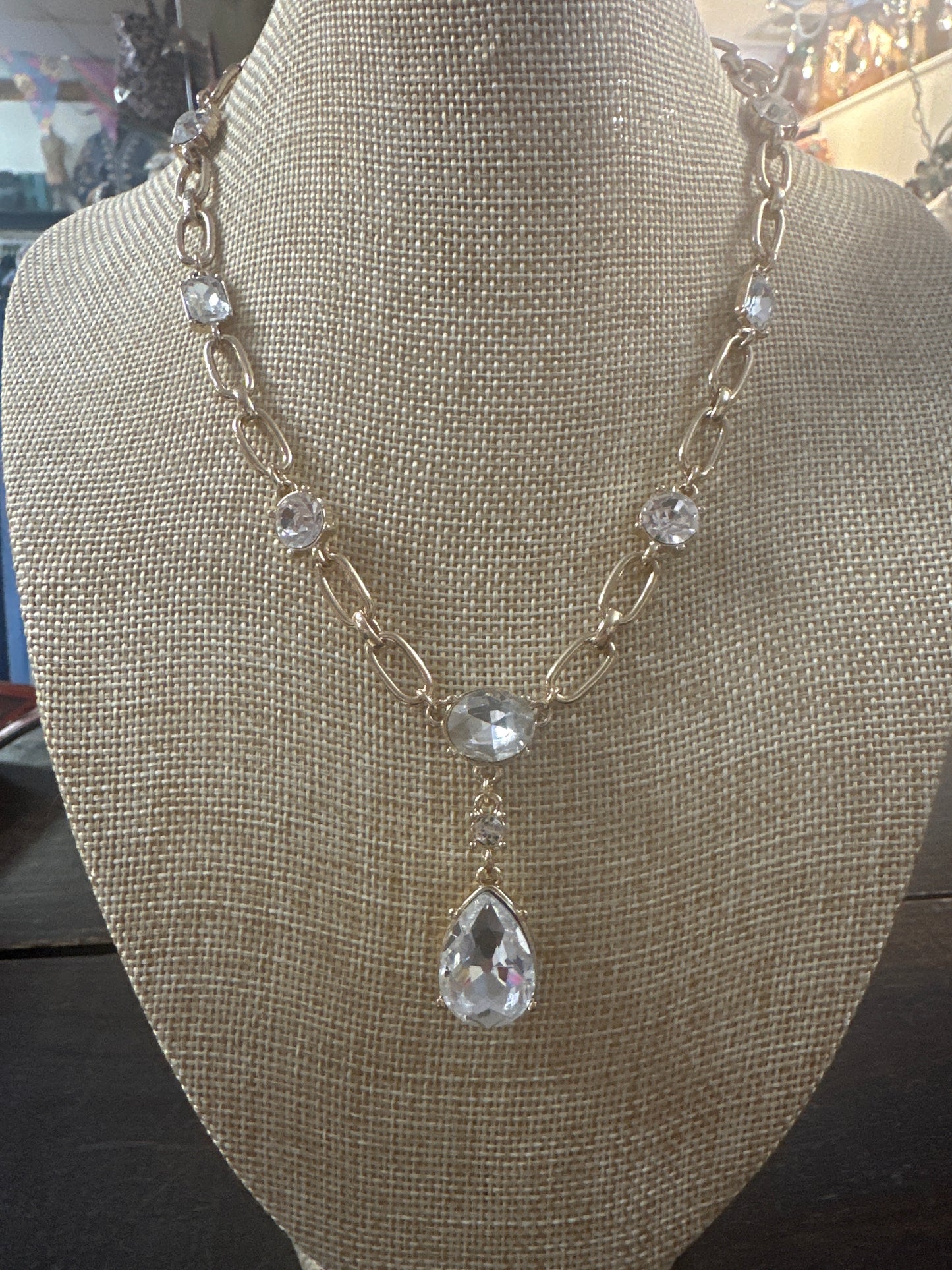Diamond dangle neck