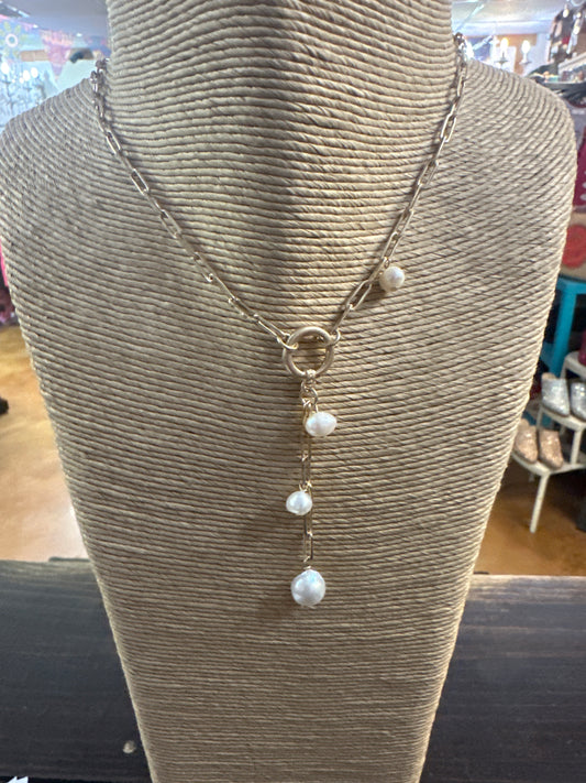 Pearl tail necklace