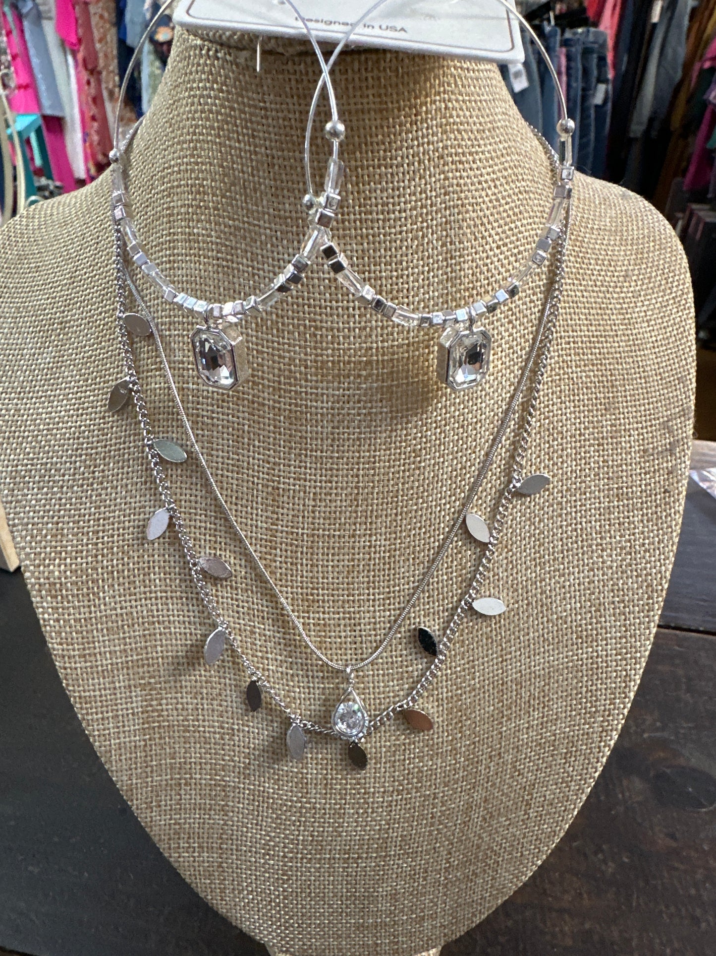Diamonds & disc necklace silver