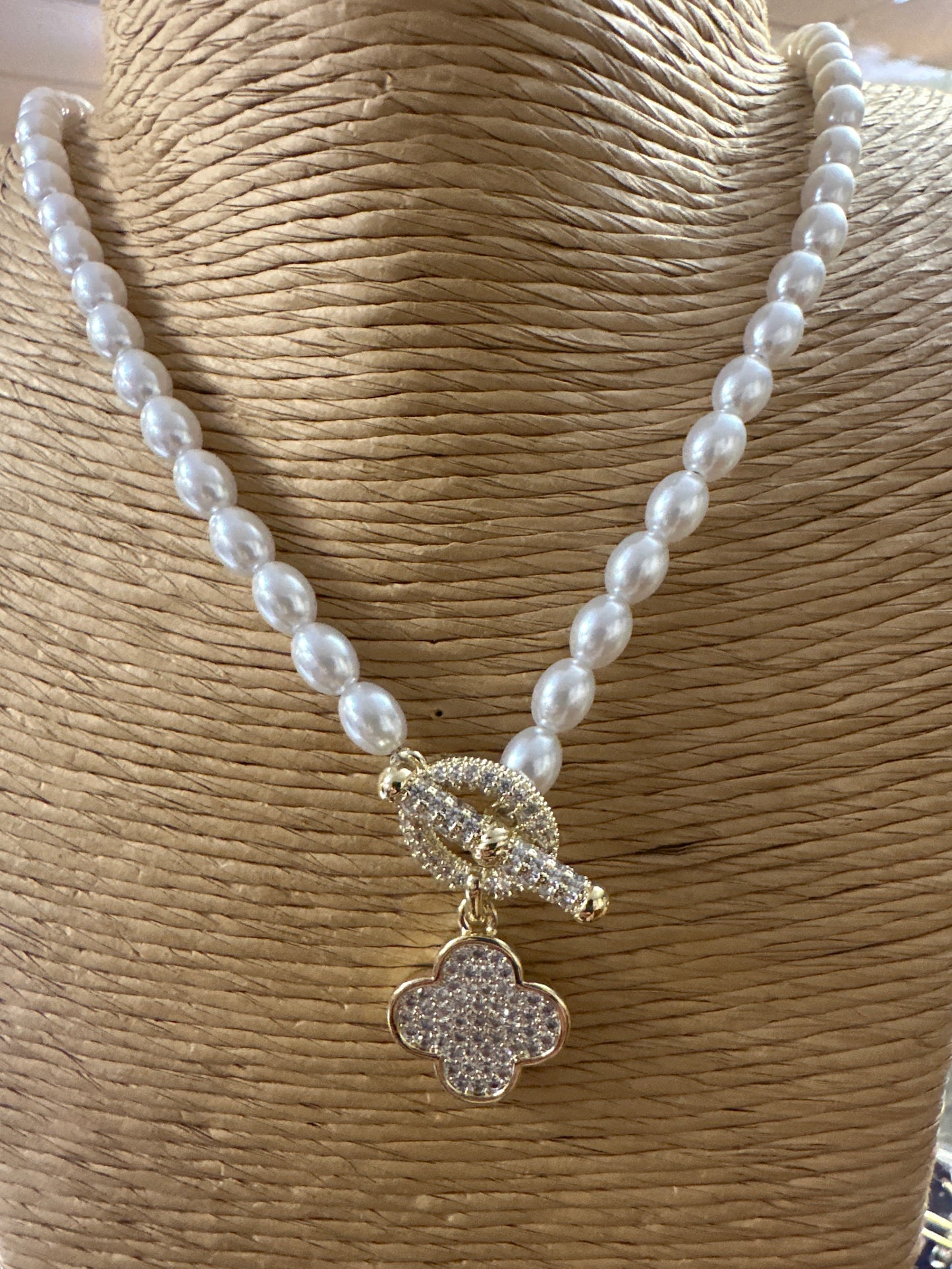 Pearl clover necklace