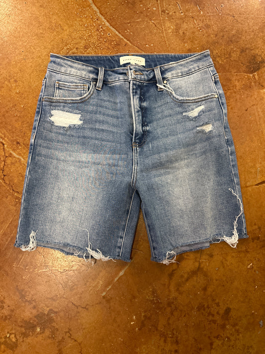 Risen mid length short