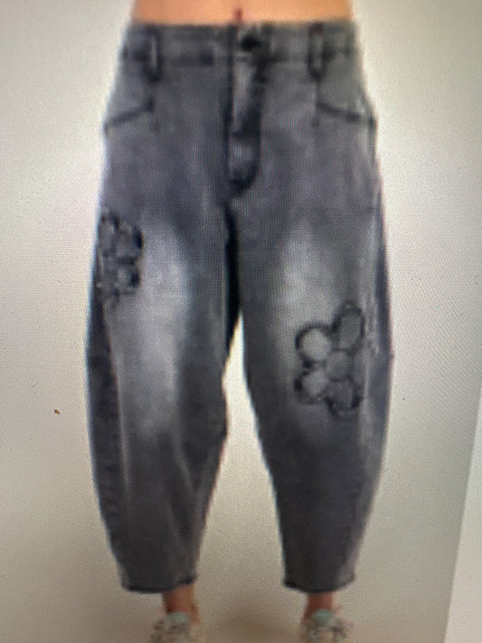 Flower patch barrel denim