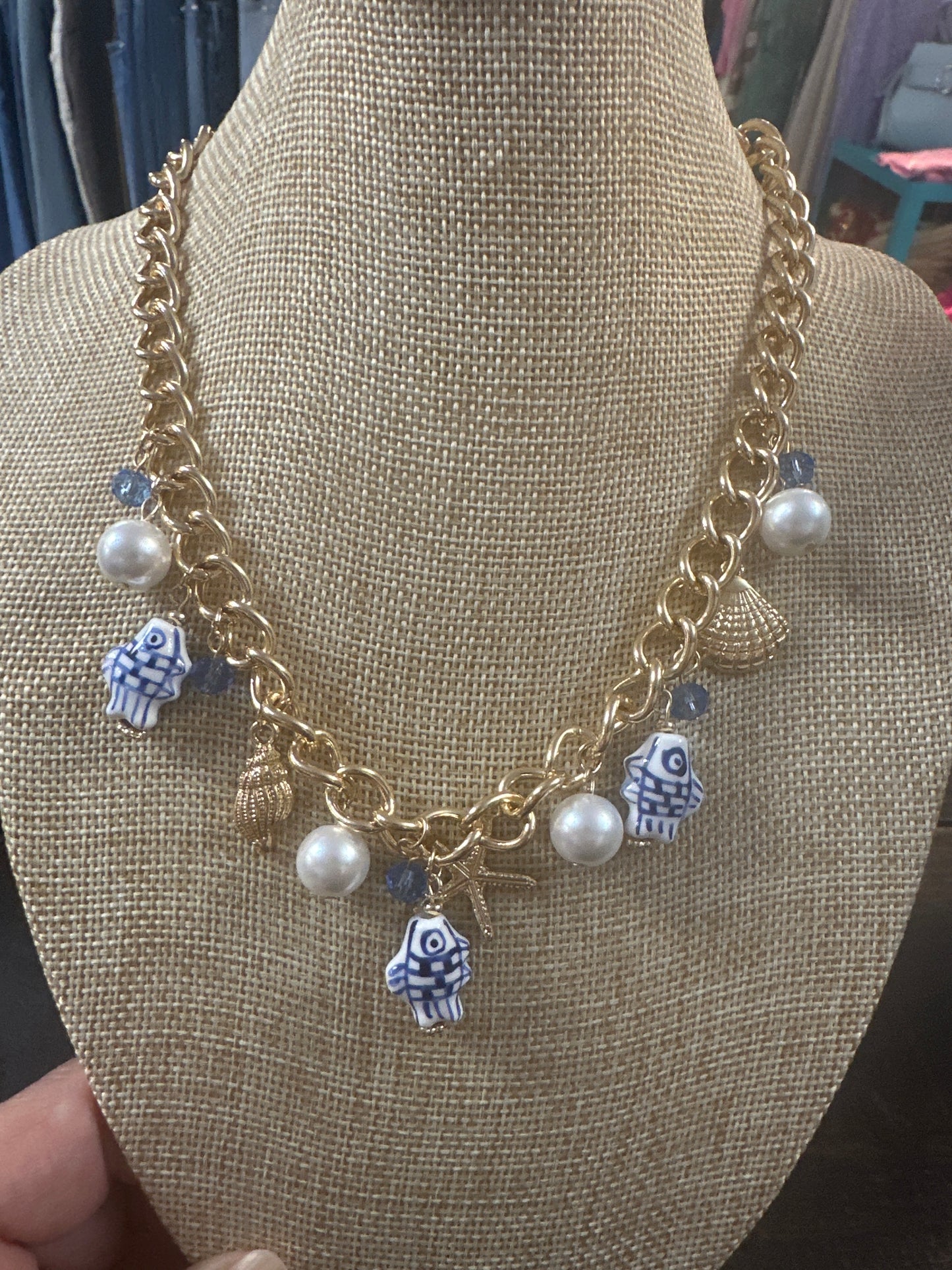 Porcelain & pearl neck
