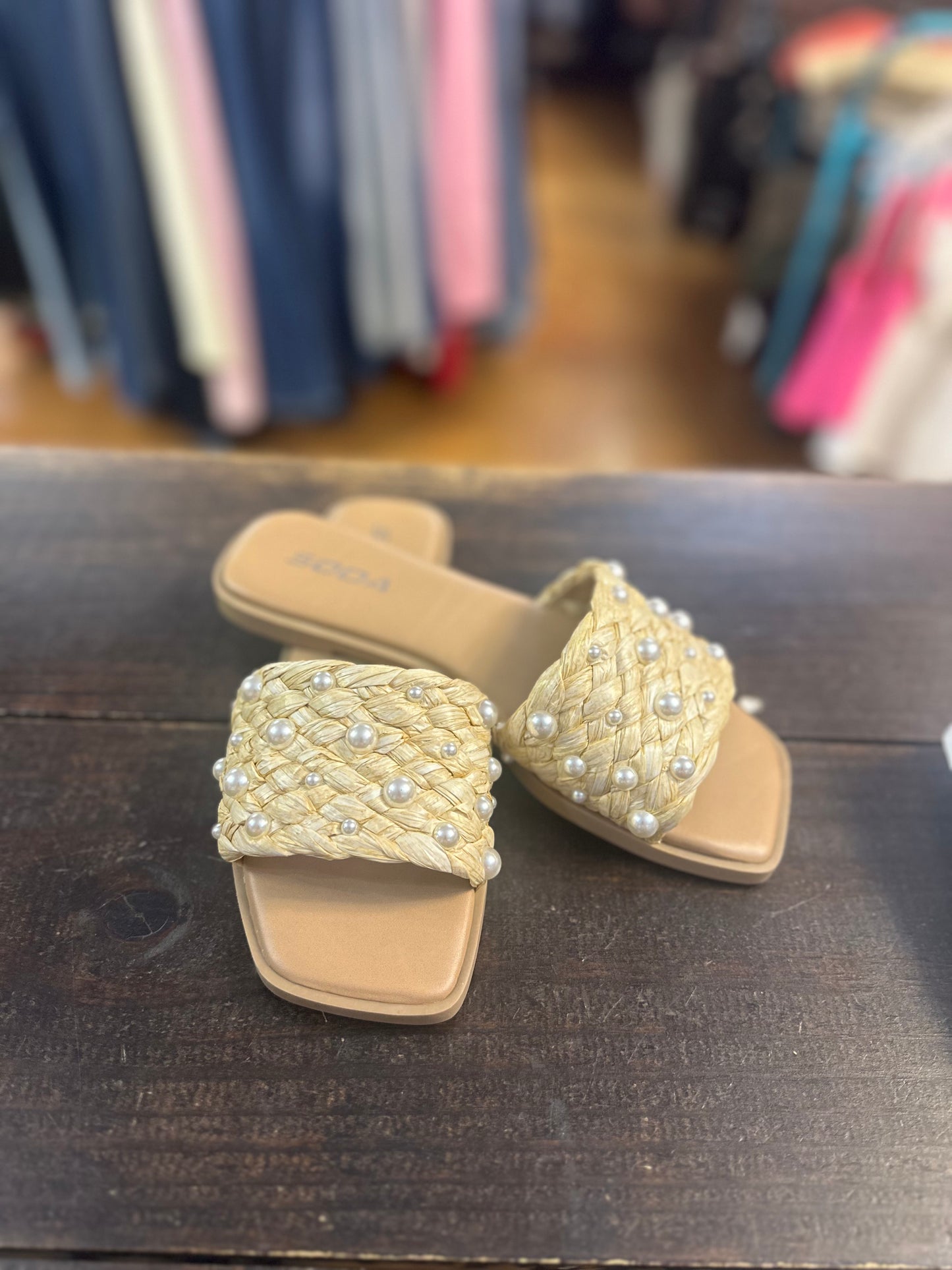 Natural Raffia & pearl flats