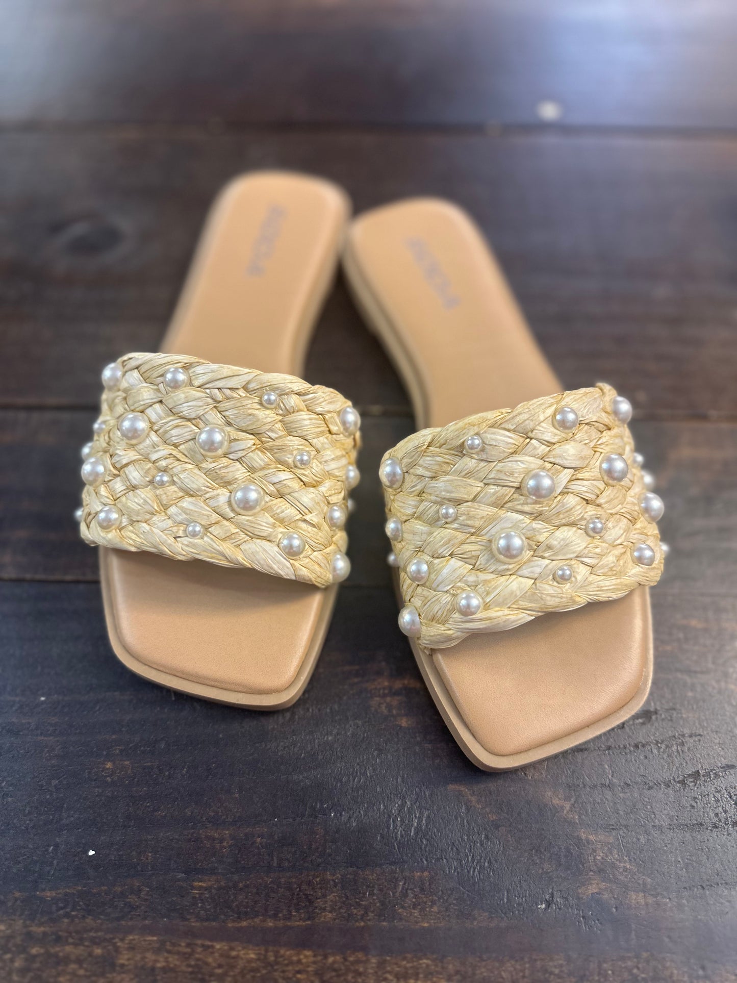 Natural Raffia & pearl flats