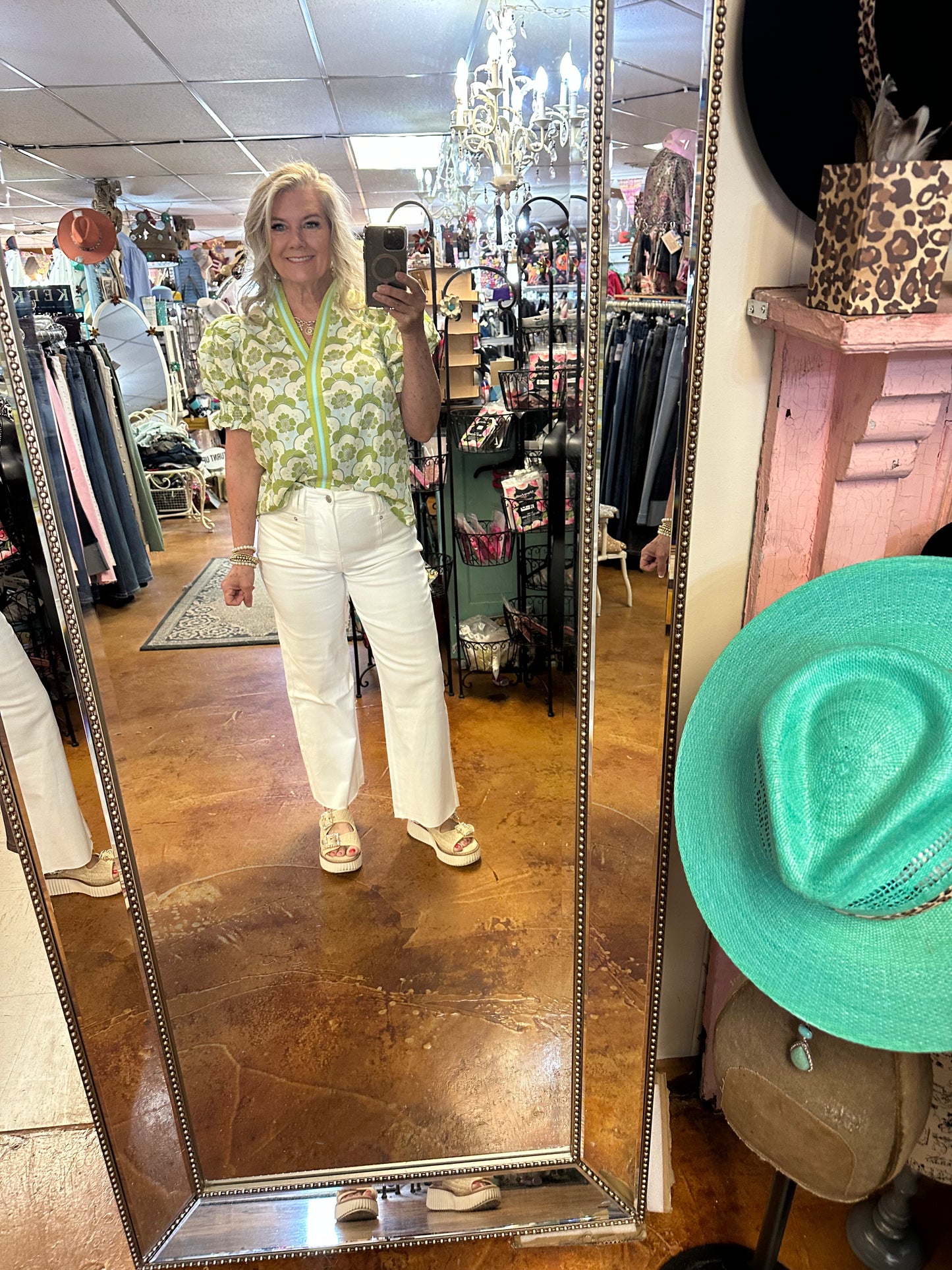 White cropped pants